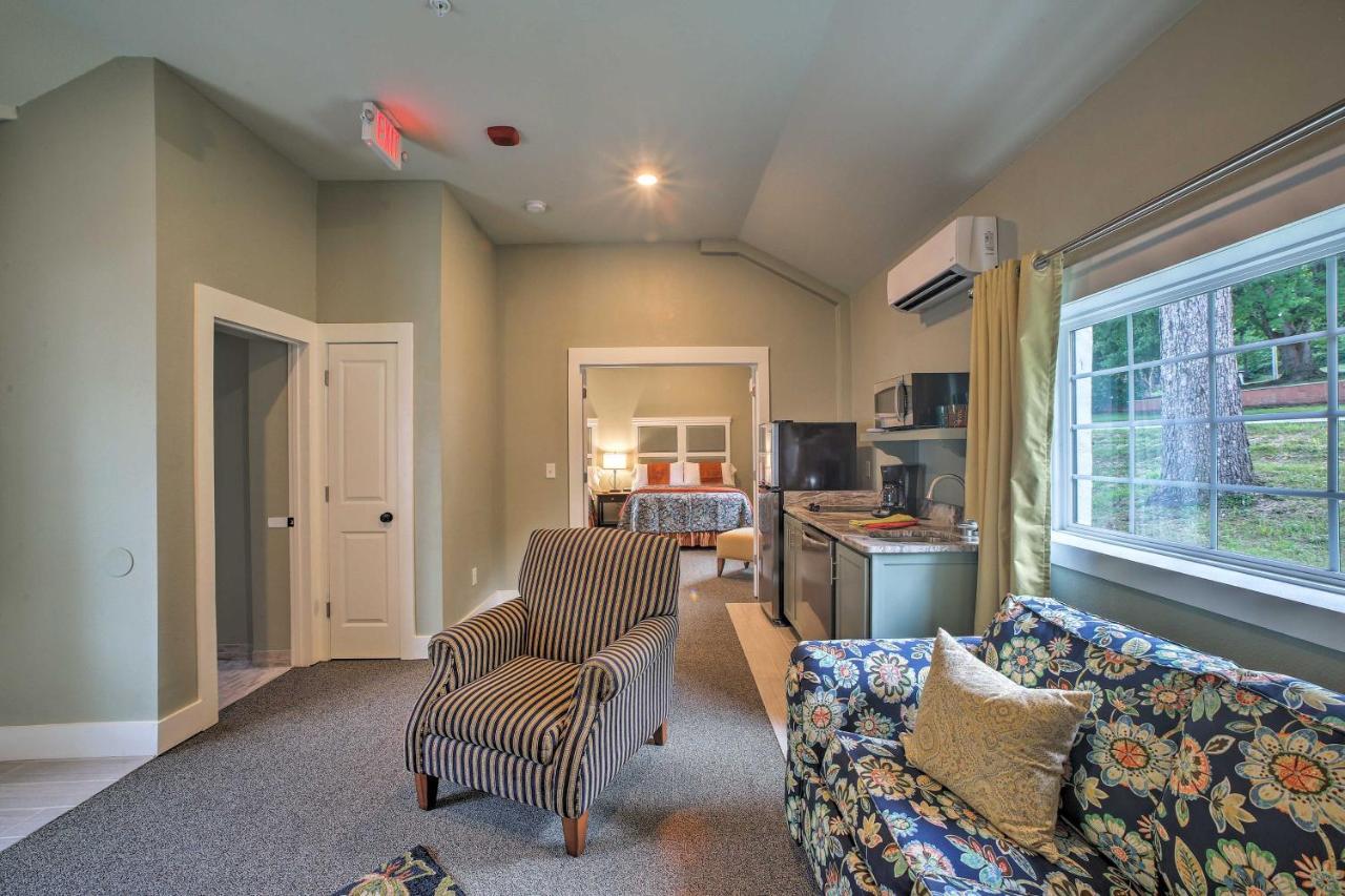 Downtown Branson Cottage With Pool Access! 外观 照片